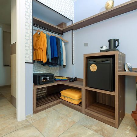 Hotel Jolly Roger Pietra Ligure Bagian luar foto