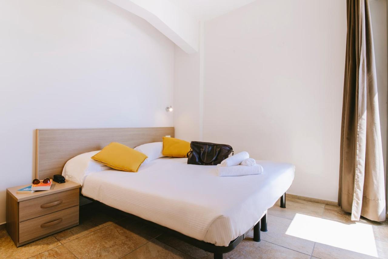 Hotel Jolly Roger Pietra Ligure Bagian luar foto