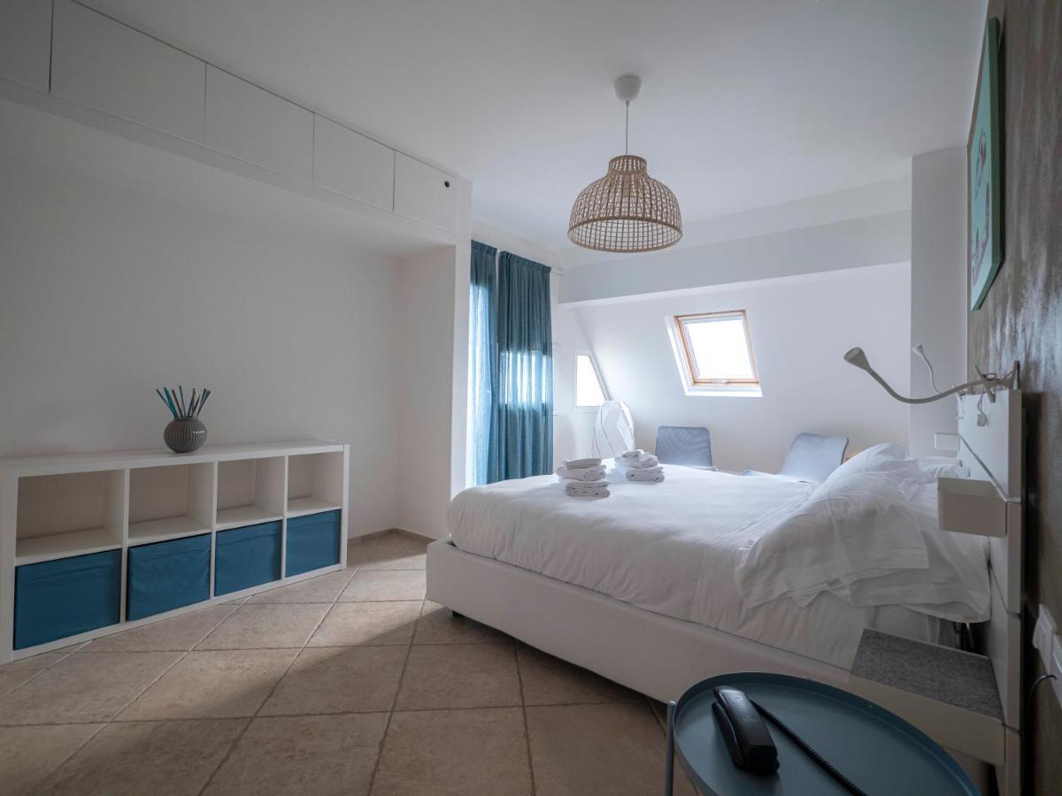 Hotel Jolly Roger Pietra Ligure Bagian luar foto