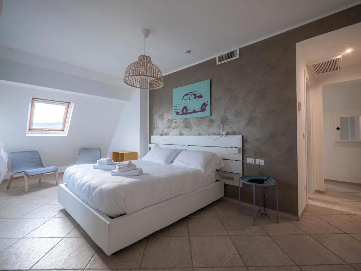 Hotel Jolly Roger Pietra Ligure Bagian luar foto