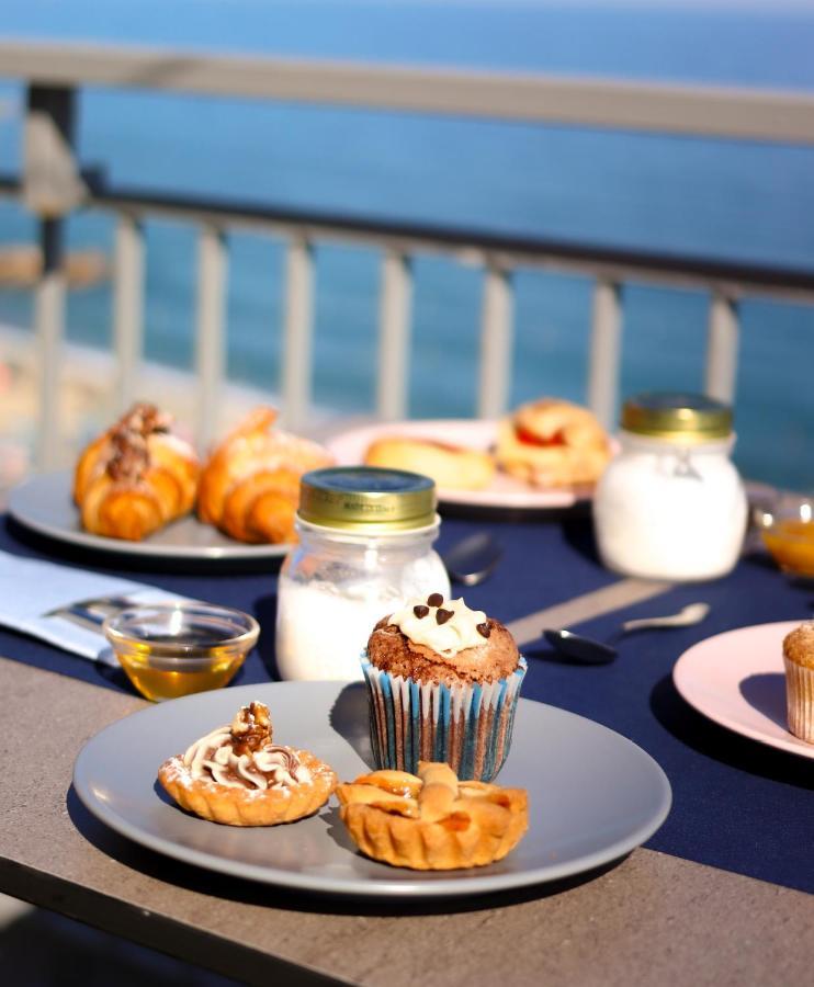 Hotel Jolly Roger Pietra Ligure Bagian luar foto
