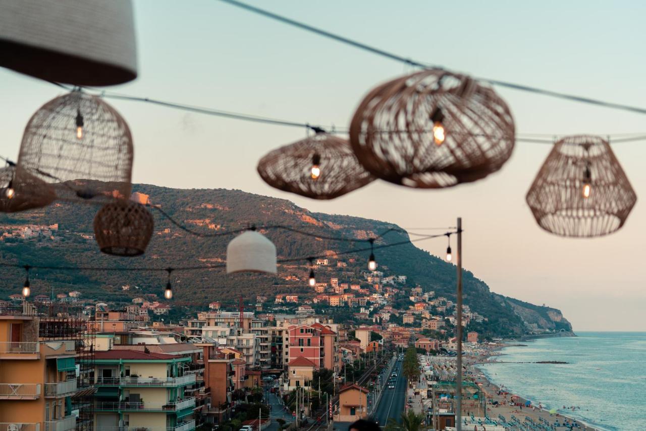 Hotel Jolly Roger Pietra Ligure Bagian luar foto