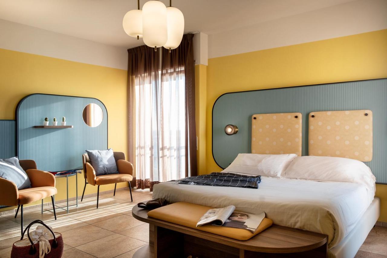 Hotel Jolly Roger Pietra Ligure Bagian luar foto