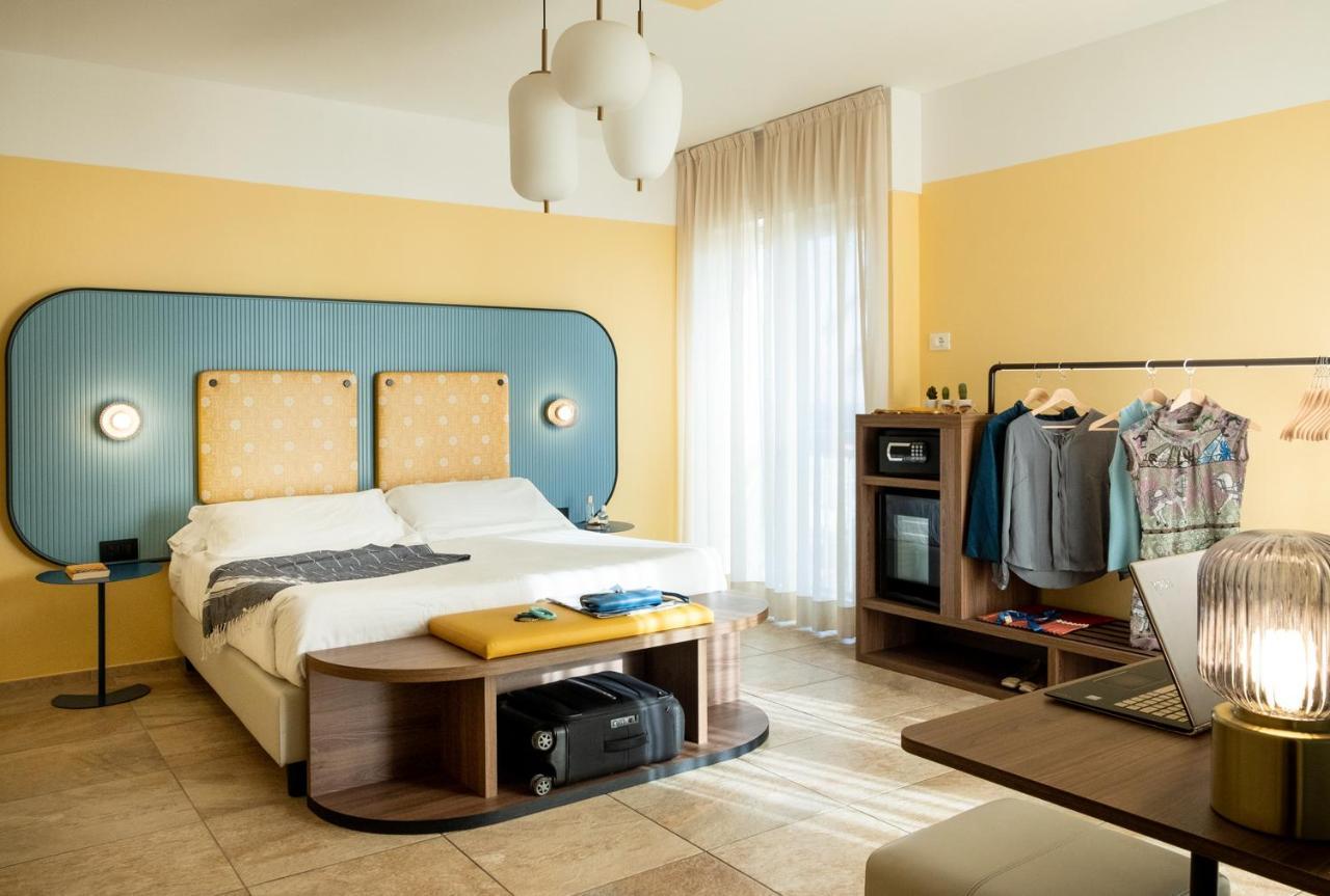 Hotel Jolly Roger Pietra Ligure Bagian luar foto