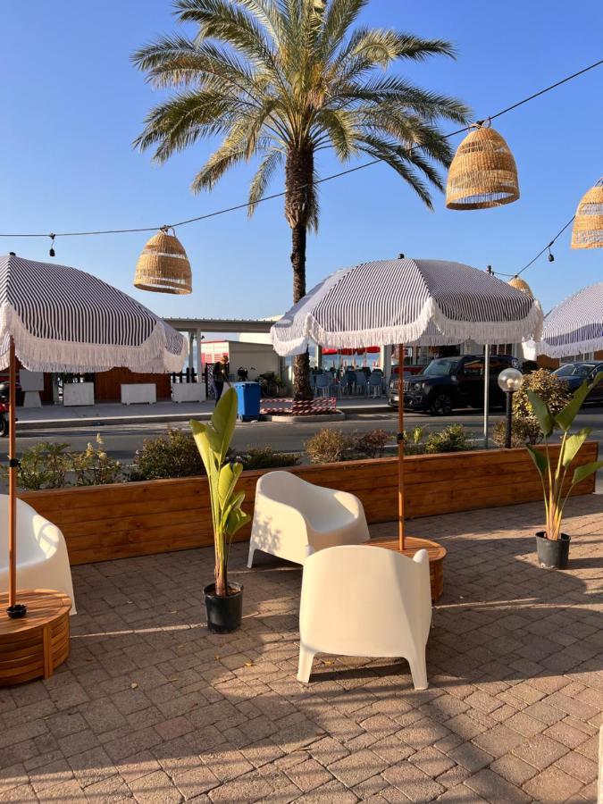 Hotel Jolly Roger Pietra Ligure Bagian luar foto