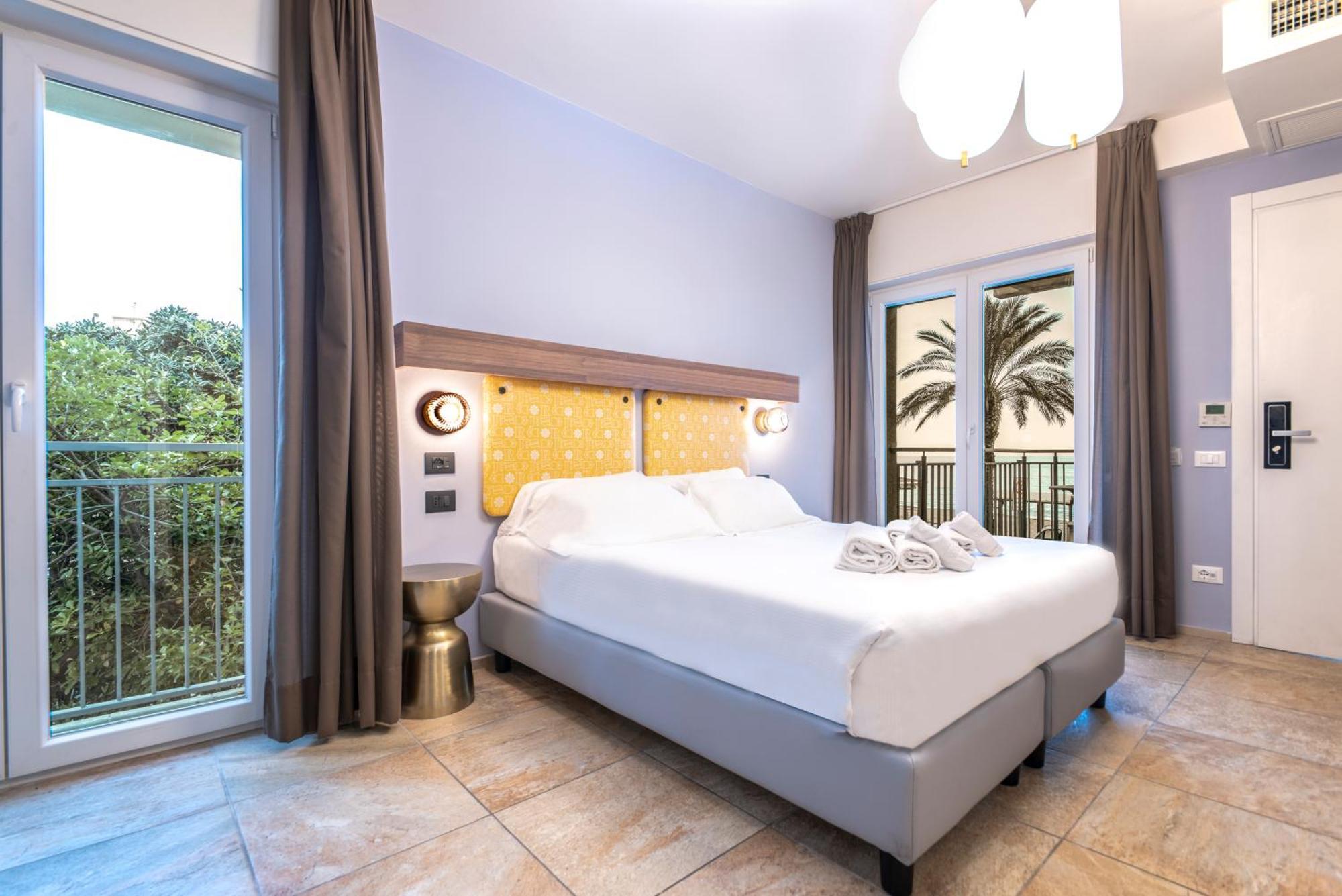 Hotel Jolly Roger Pietra Ligure Bagian luar foto
