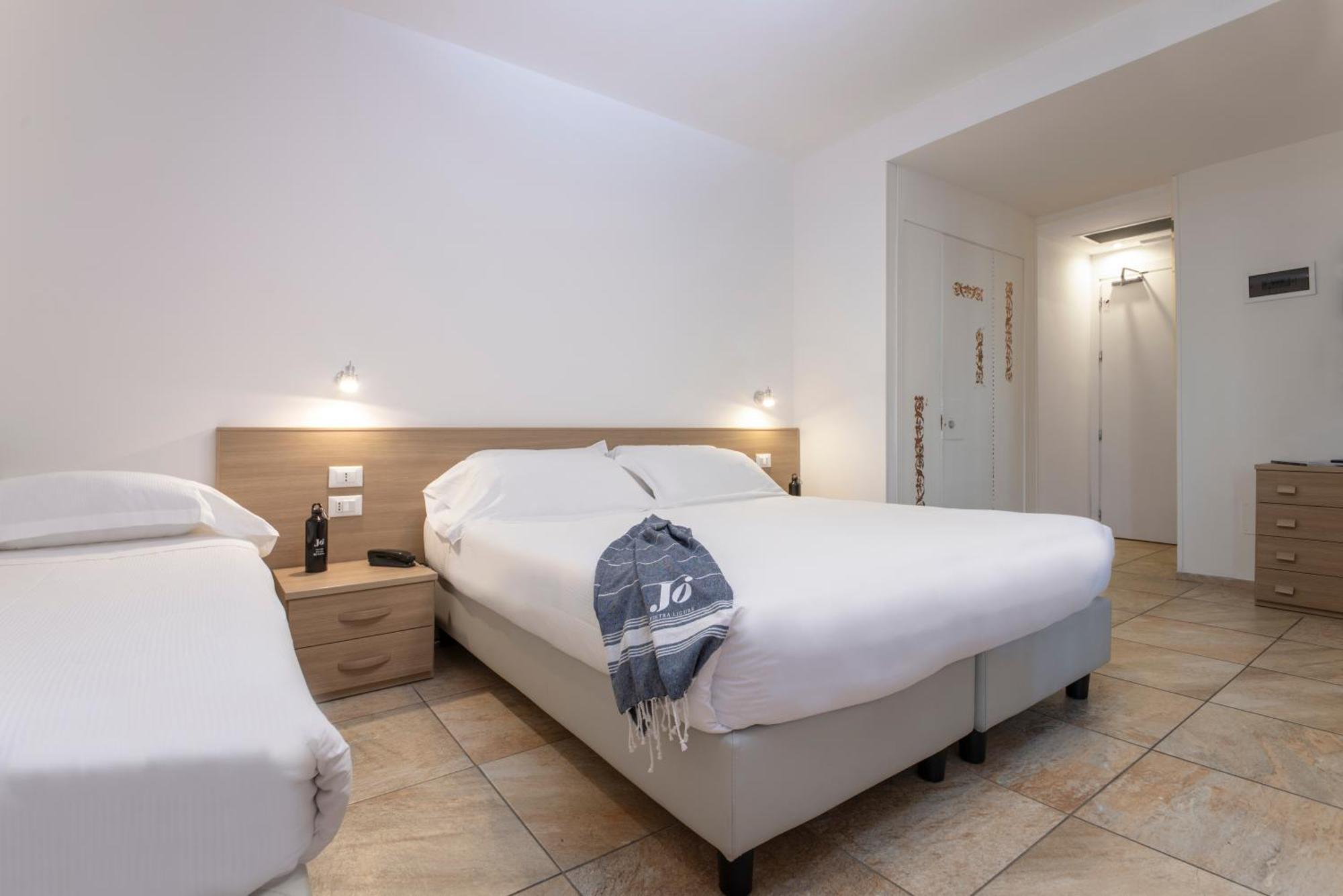 Hotel Jolly Roger Pietra Ligure Bagian luar foto