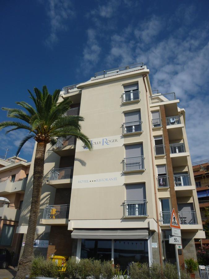 Hotel Jolly Roger Pietra Ligure Bagian luar foto