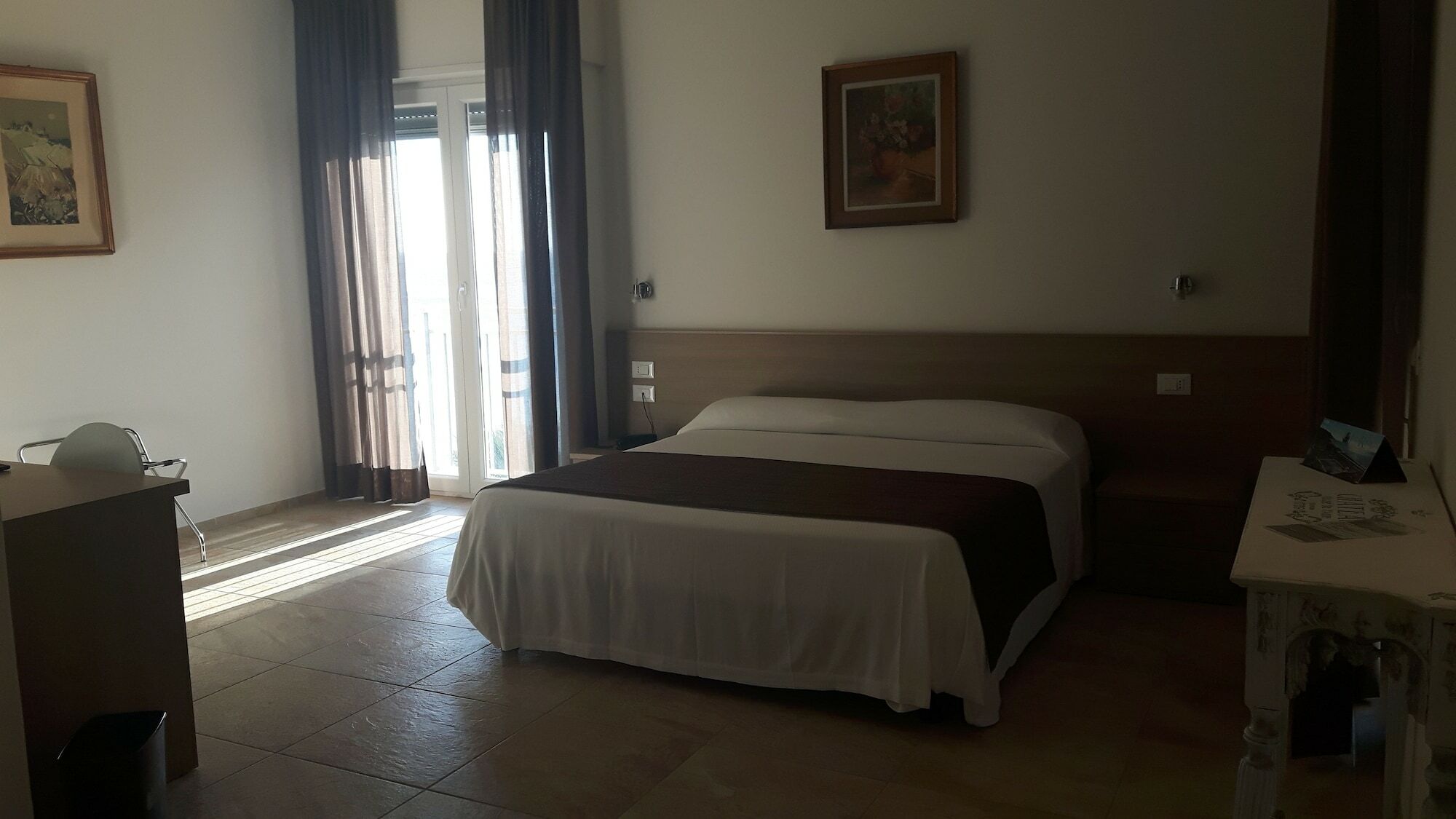 Hotel Jolly Roger Pietra Ligure Bagian luar foto